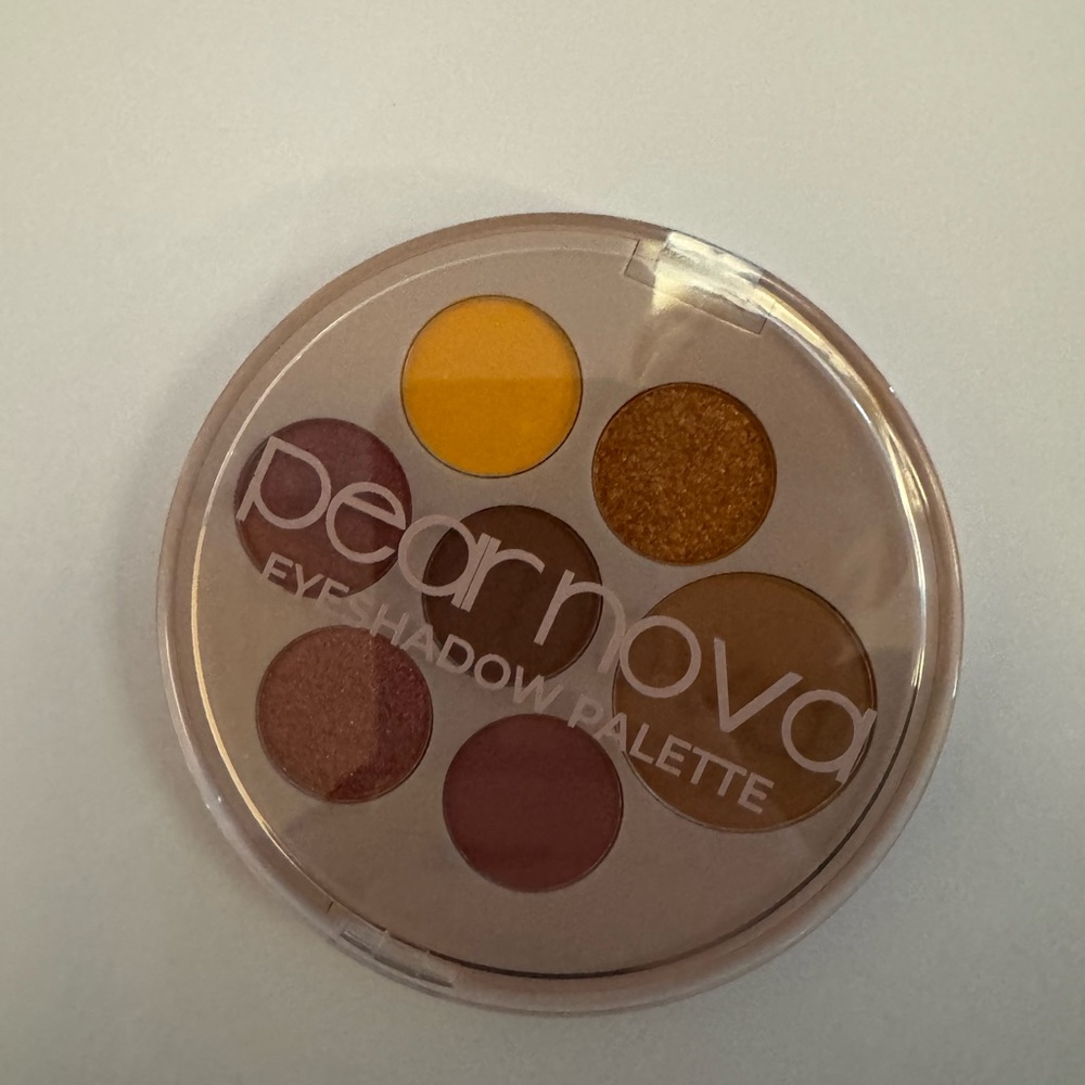 Pear nova eye shadow palette NWT